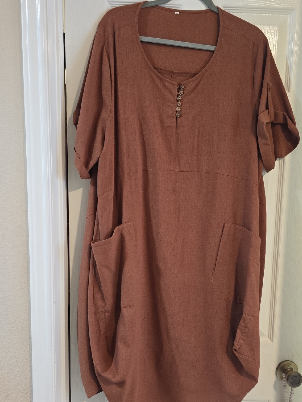 Button-Neck Pocket Tunic Dress in Rust